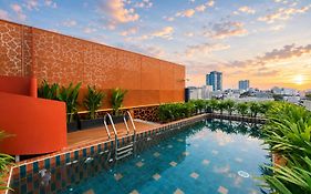 Kin Hotel Ly Tu Trong Edition